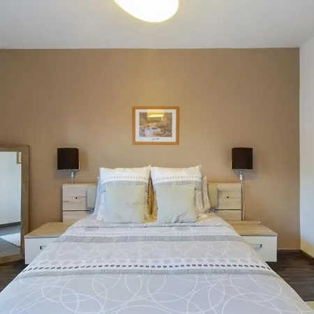 A Rouen, 40 M², Balcon Et Vue Sur La Ville. 鲁昂