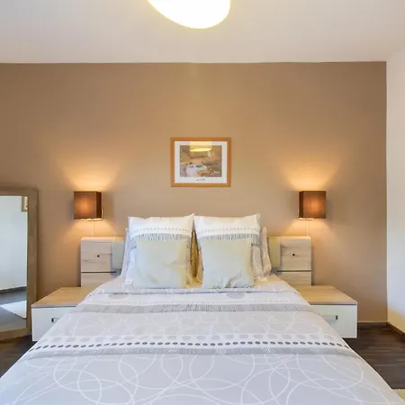 A Rouen, 40 M², Balcon Et Vue Sur La Ville.