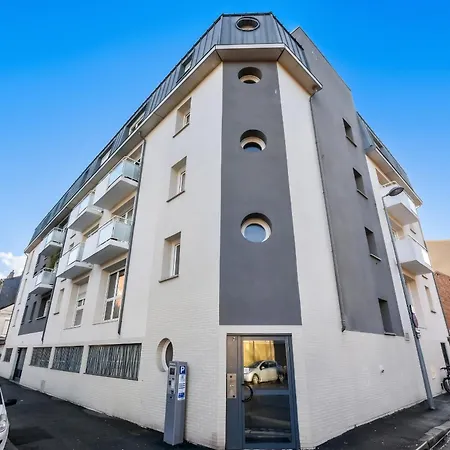 A Rouen, 40 M², Balcon Et Vue Sur La Ville. *